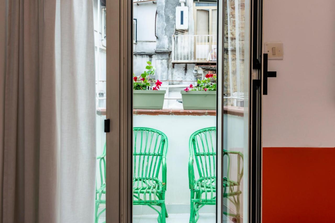 Charming Apartment With Balcony In The Historic Center Νάπολη Εξωτερικό φωτογραφία