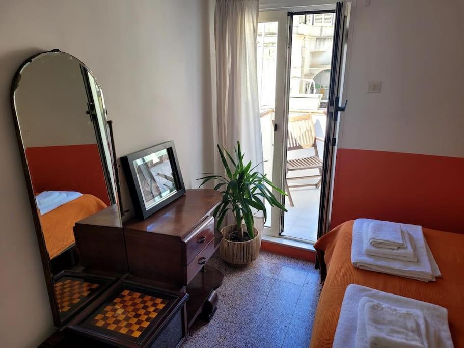 Charming Apartment With Balcony In The Historic Center Νάπολη Εξωτερικό φωτογραφία